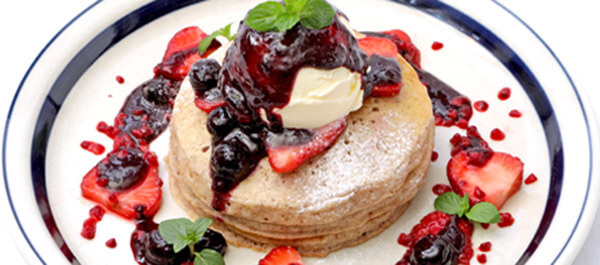 タロイモベリーパンケーキ